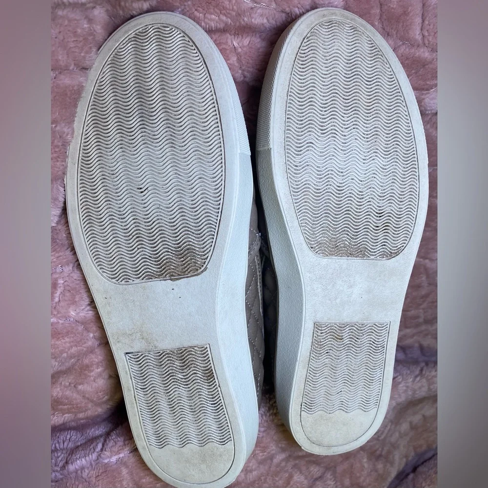 Steve Madden Quilted Slip Ons,‎ 8